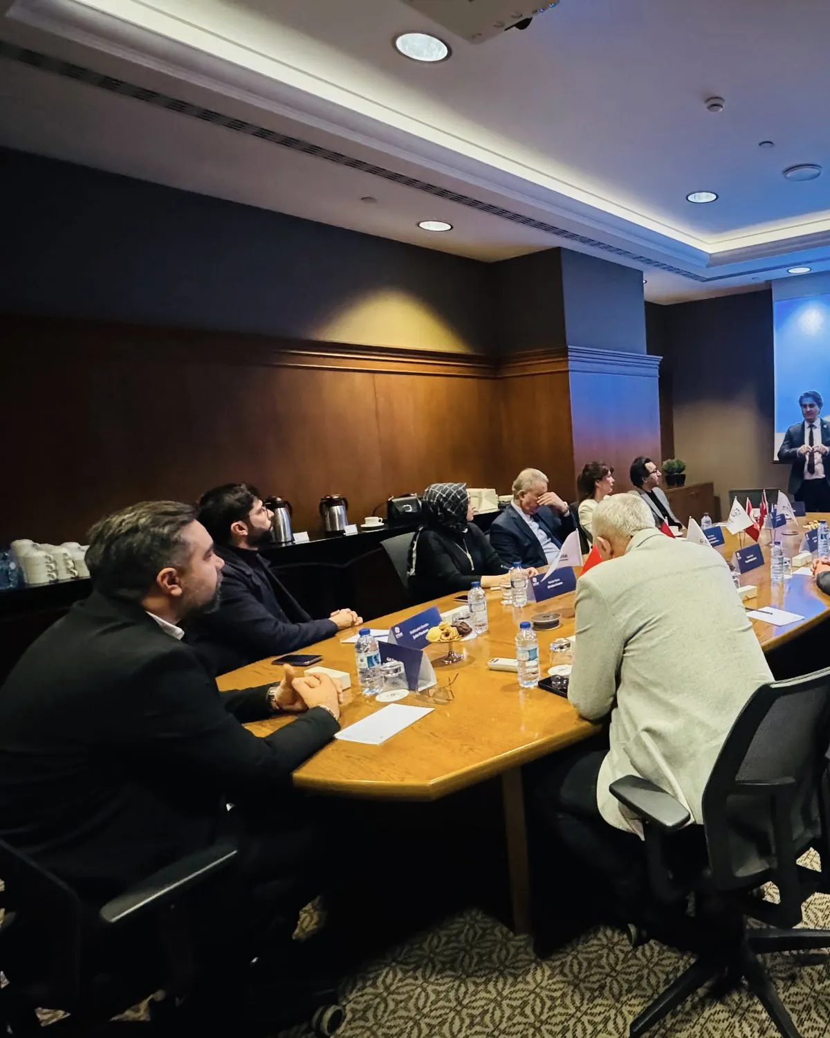 Otel salonunda seminer